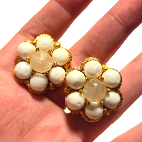 Milk Glass Vintage Gold Tone Clipon Cluster Earrings unsigned Kramer - Picture 2 of 3